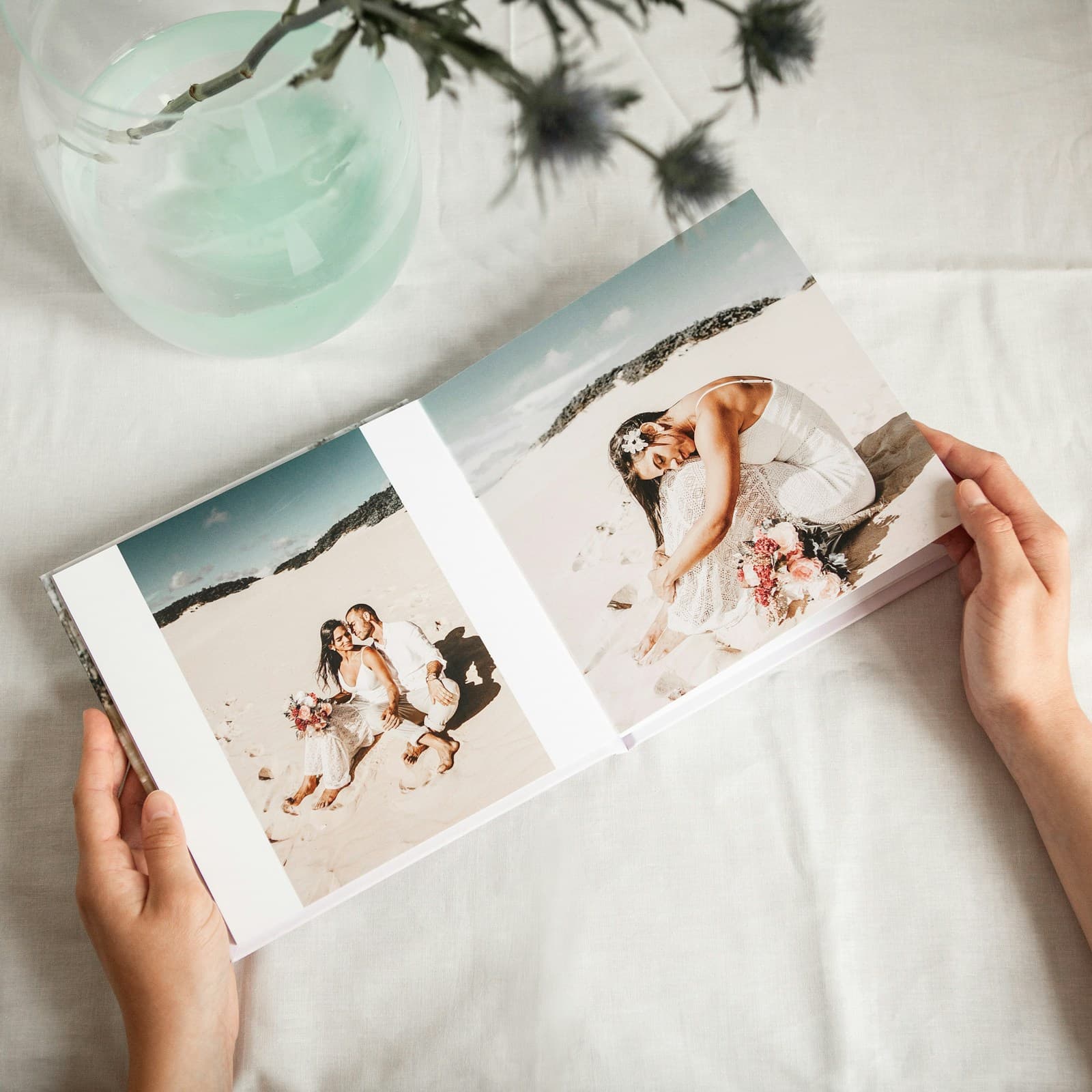 Пара листает книгу